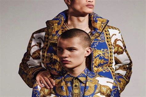 Versace markasının hikayesi: Genç bir terziden moda ikonuna